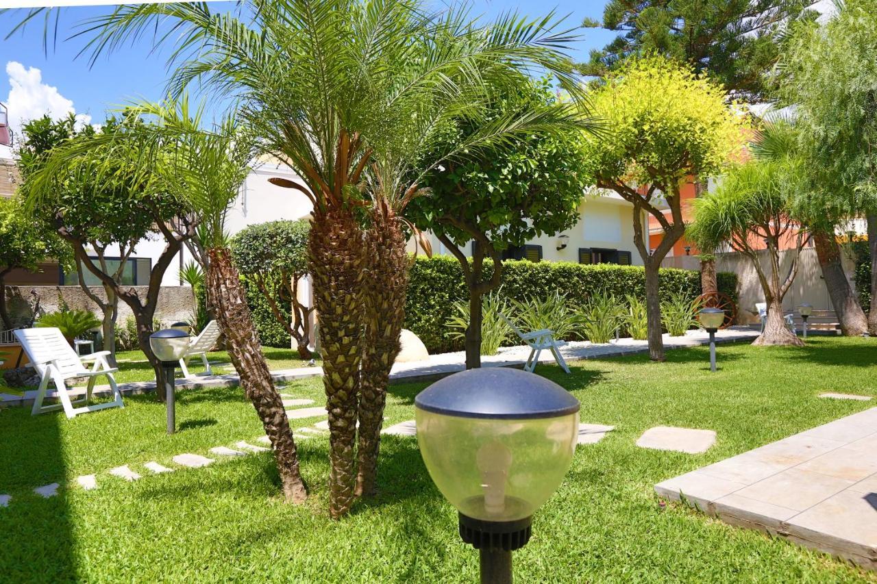 Re Sole La Dependance - Casa Vacanza M E R C U R I O Avola Bagian luar foto