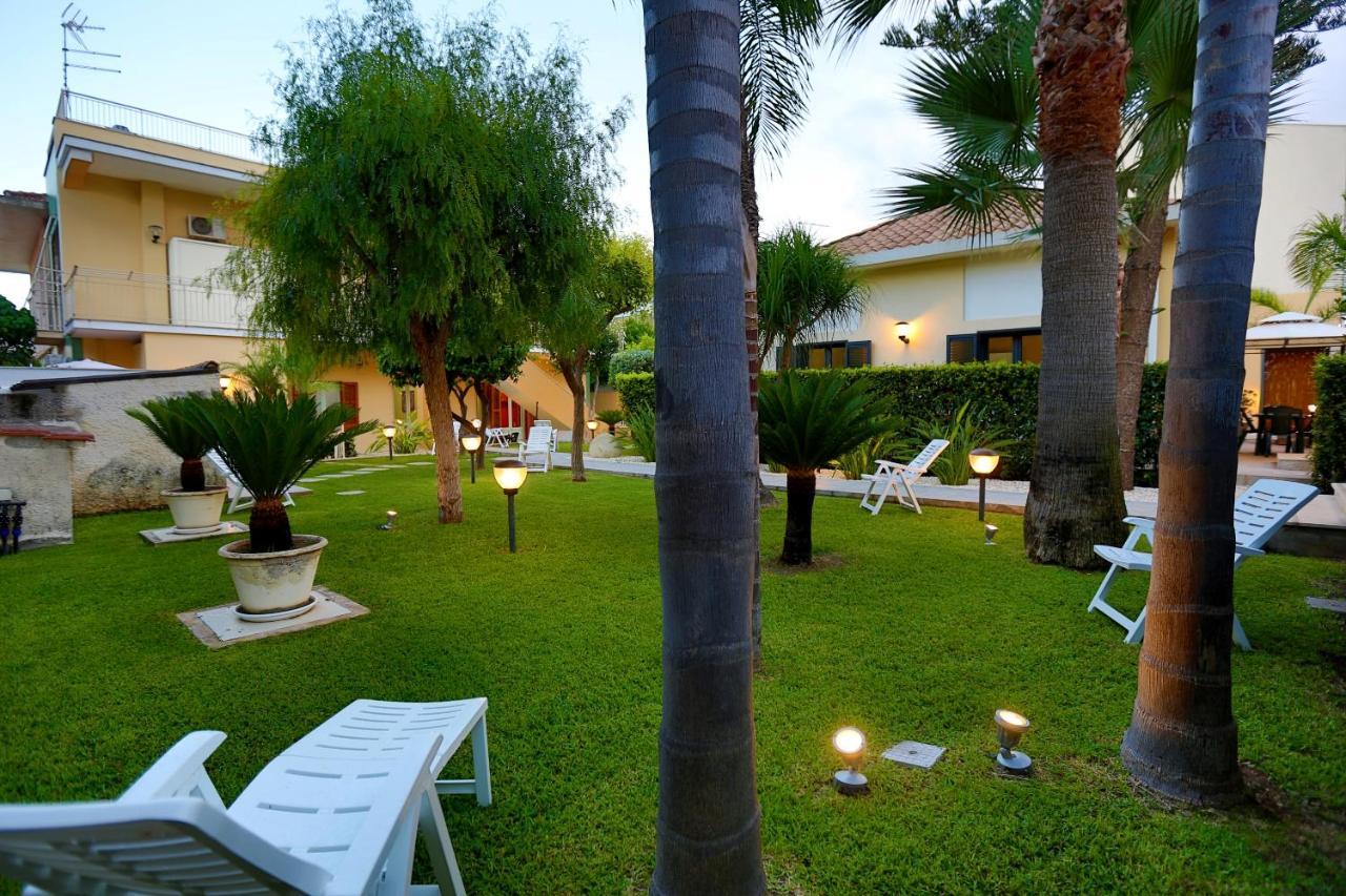 Re Sole La Dependance - Casa Vacanza M E R C U R I O Avola Bagian luar foto