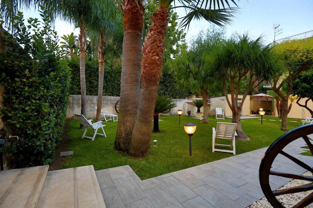 Re Sole La Dependance - Casa Vacanza M E R C U R I O Avola Bagian luar foto