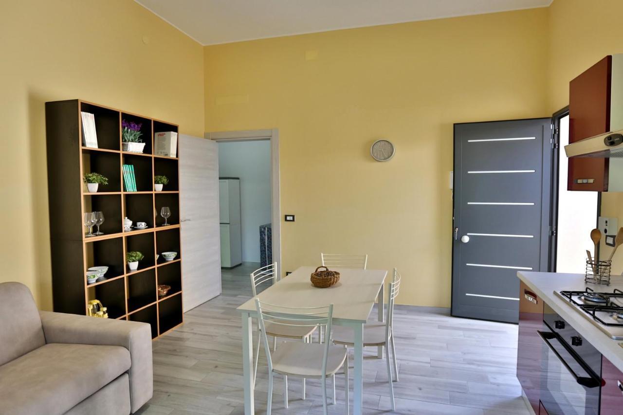 Re Sole La Dependance - Casa Vacanza M E R C U R I O Avola Bagian luar foto