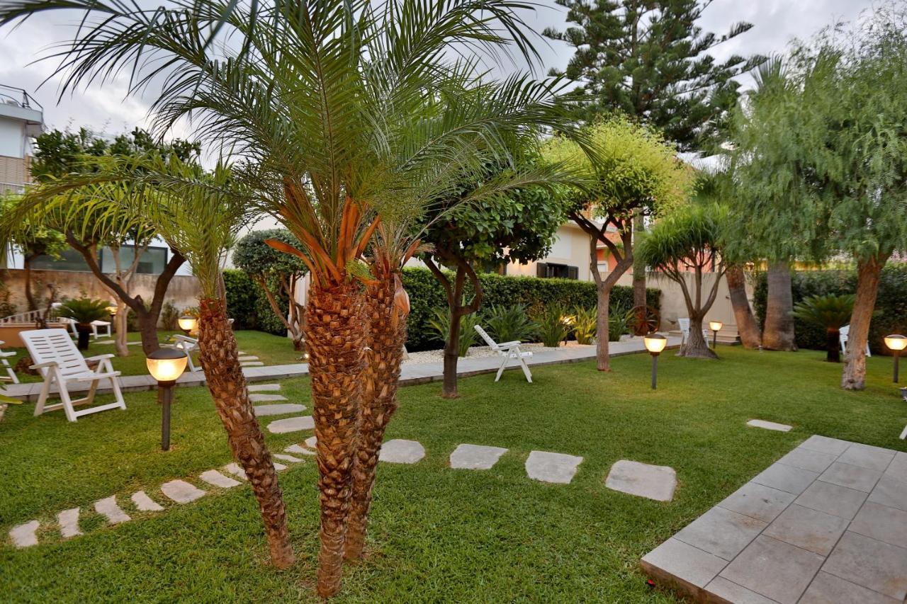 Re Sole La Dependance - Casa Vacanza M E R C U R I O Avola Bagian luar foto
