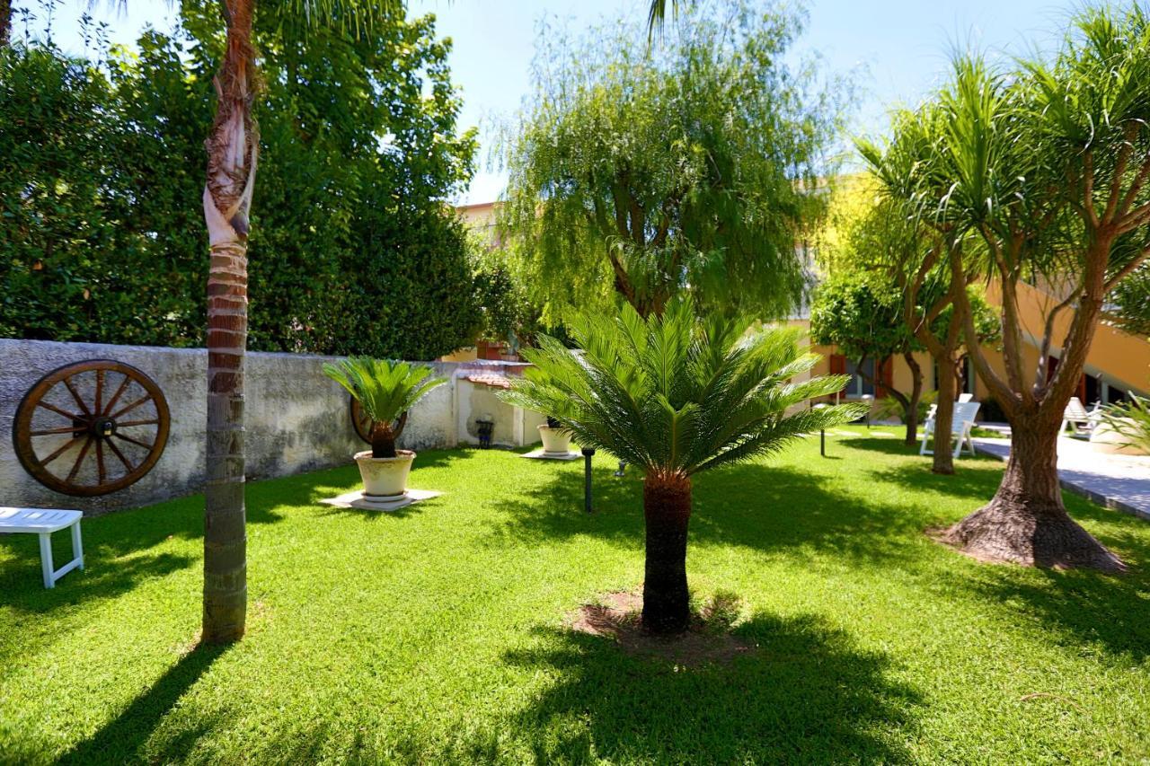 Re Sole La Dependance - Casa Vacanza M E R C U R I O Avola Bagian luar foto